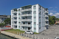 7825 NE Bayshore Ct in Miami, FL - Building Photo - Building Photo