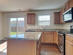 7132 Lawgiver Cir in Corryton, TN - Foto de edificio - Building Photo