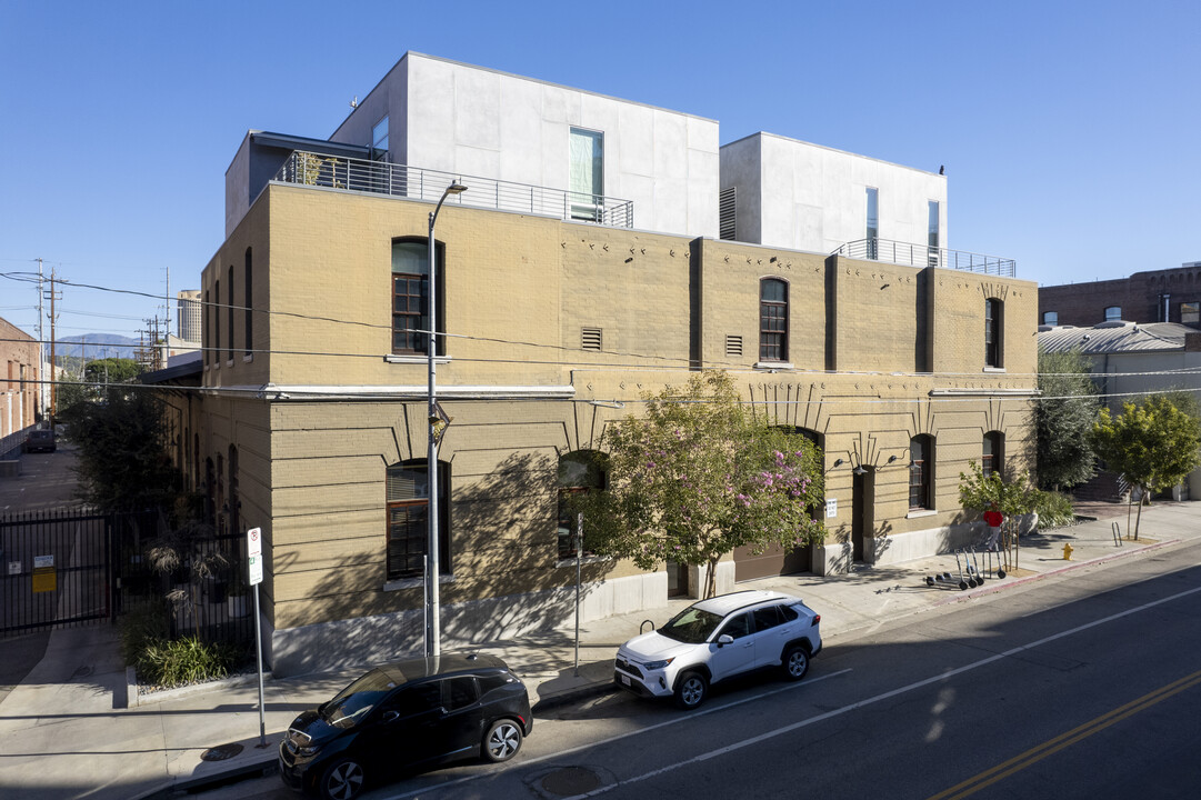 Barn Loft Residential Condos in Los Angeles, CA - Building Photo