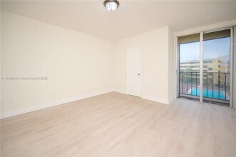 9210 Fontainebleau Blvd in Miami, FL - Building Photo - Building Photo