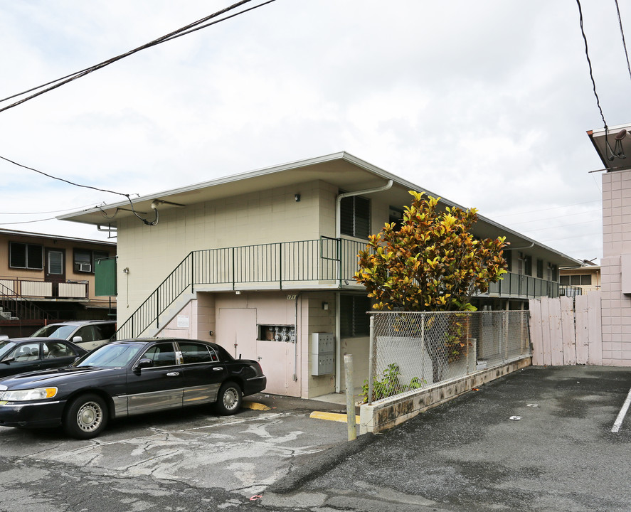 1711 Kaluhikai Ln in Honolulu, HI - Building Photo