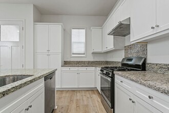 210 W Tribella Ct in Santa Ana, CA - Building Photo - Building Photo