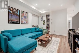 1084 College St in Toronto, ON - Building Photo - Building Photo