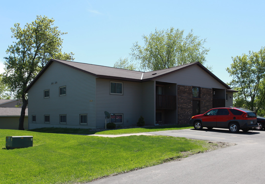 1616 Pinewood Ln in Hudson, WI - Building Photo