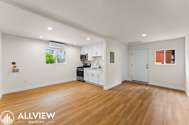 property at 1439 Locust Ave