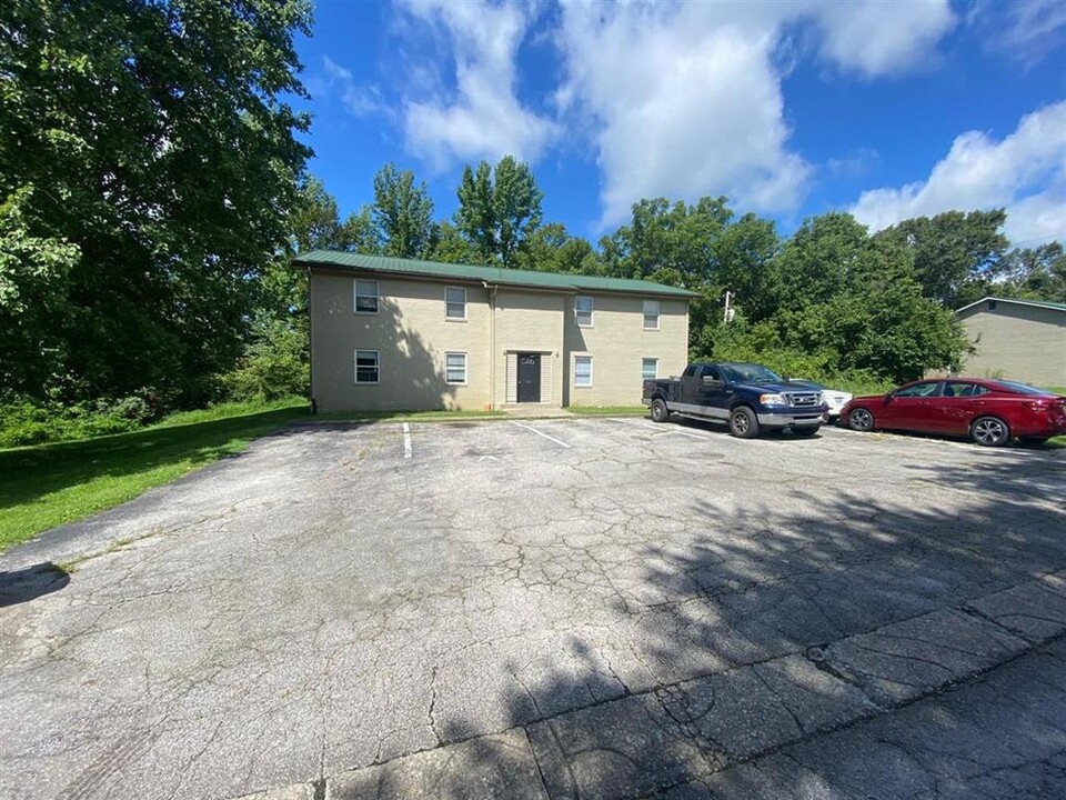 108 Embark Ct in Glasgow, KY - Building Photo