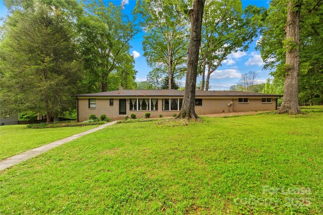 7022 Lakeside Dr in Charlotte, NC - Building Photo - Building Photo