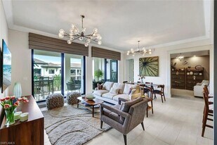 1035 3rd Ave S, Unit 514 in Naples, FL - Building Photo