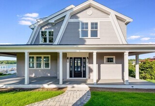8 Riverside Rd in Gloucester, MA - Foto de edificio - Building Photo