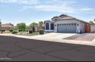 323 W Love Rd in San Tan Valley, AZ - Building Photo