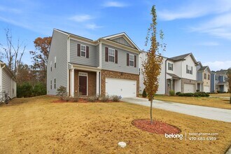 8279 Bluewater Dr in Fairburn, GA - Foto de edificio - Building Photo