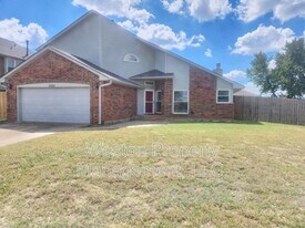 3220 Duvall Dr in Norman, OK - Building Photo