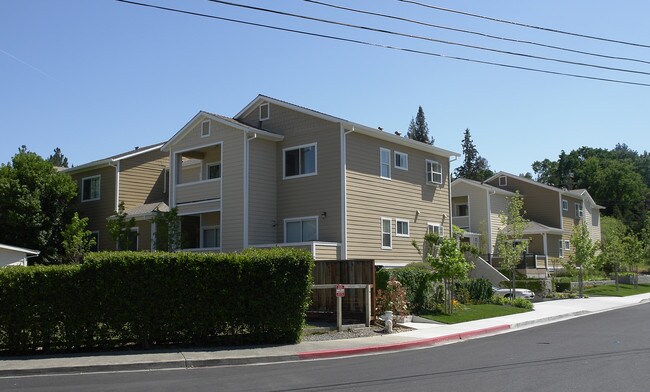 Walker Court in Walnut Creek, CA - Foto de edificio - Building Photo