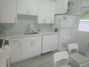 233 SW 15th St in Dania Beach, FL - Building Photo - Building Photo