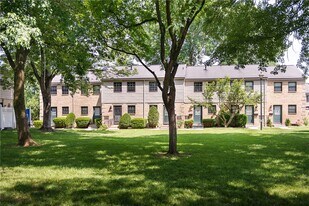 213 Chartwell Ct in Rochester, NY - Building Photo