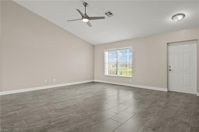 3919 SW 14th Pl in Cape Coral, FL - Building Photo - Building Photo