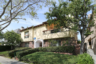 153 S Crescent Dr in Beverly Hills, CA - Building Photo - Building Photo