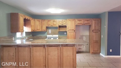 1319 E 59th Pl in Los Angeles, CA - Building Photo - Building Photo