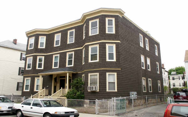 22-24 Hall St in Jamaica Plain, MA - Foto de edificio - Building Photo