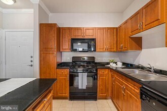 12956 Centre Park Cir in Herndon, VA - Building Photo - Building Photo