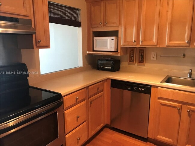 property at 1000 Parkview Dr