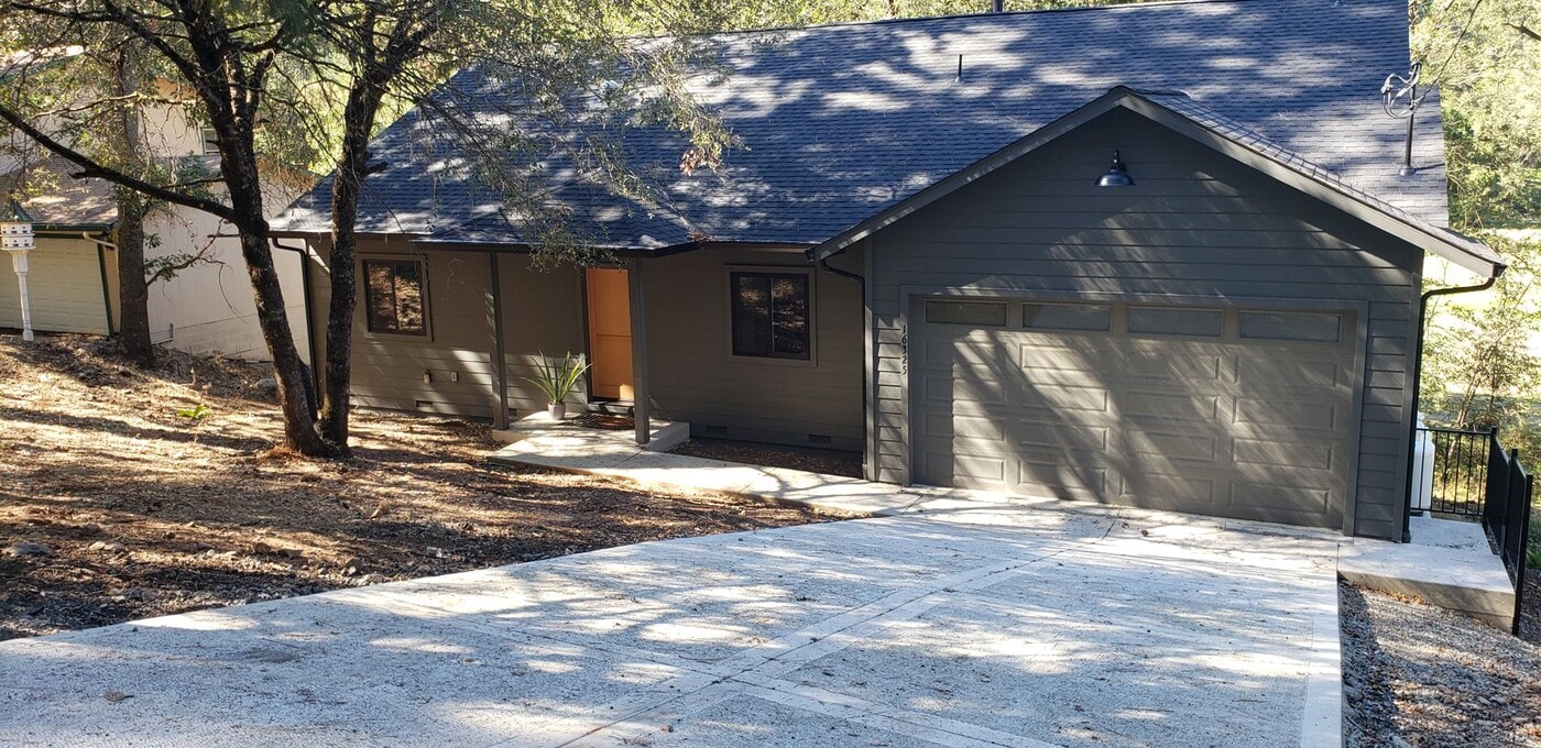16325 Tee Rd in Cobb, CA - Building Photo