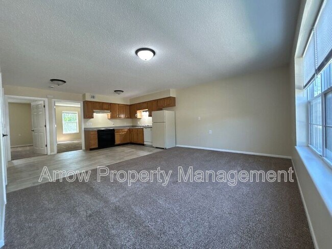 1009 14-4 in Wamego, KS - Building Photo - Building Photo
