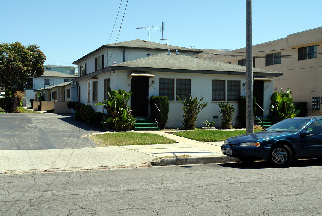 908-910 N Market St in Inglewood, CA - Building Photo