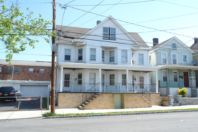 160-162 Gordon St in Perth Amboy, NJ - Foto de edificio - Building Photo