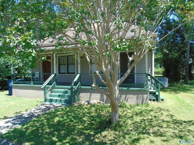property at 517 Oshaughnessy Ave NE