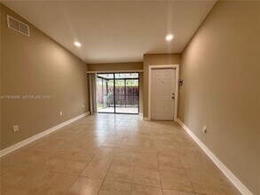 2550 N Nob Hill Rd, Unit 25 in Sunrise, FL - Foto de edificio - Building Photo