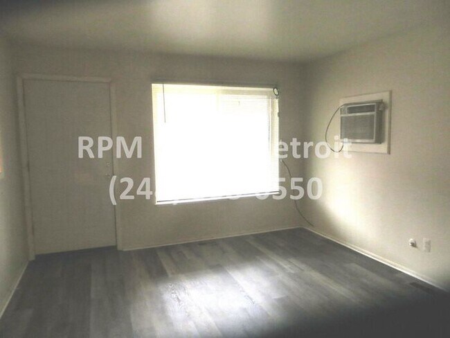 26135 Coolidge Hwy in Oak Park, MI - Building Photo - Building Photo