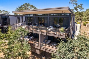 210 Sumac Ct in Healdsburg, CA - Building Photo
