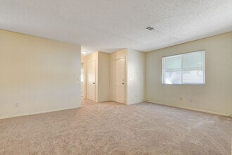 6750 Del Rey Ave in Las Vegas, NV - Building Photo - Building Photo