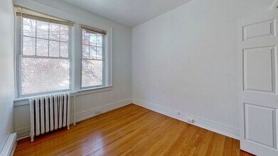 135 Earl Pl in Toronto, ON - Building Photo - Building Photo