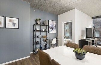 73 E 14th St in Chicago, IL - Foto de edificio - Building Photo