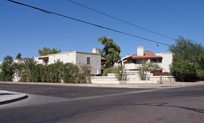 Villa Capri Apartments in Phoenix, AZ - Building Photo - Building Photo