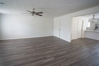 3914 Ripplebrook Dr in Houston, TX - Building Photo - Building Photo