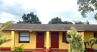 4630 Myrtle Ln in West Palm Beach, FL - Building Photo