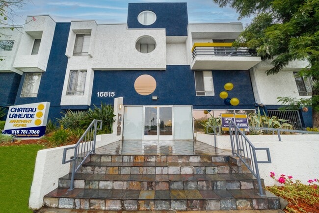 Chateau Lakeside Apartments in Van Nuys, CA - Foto de edificio - Building Photo