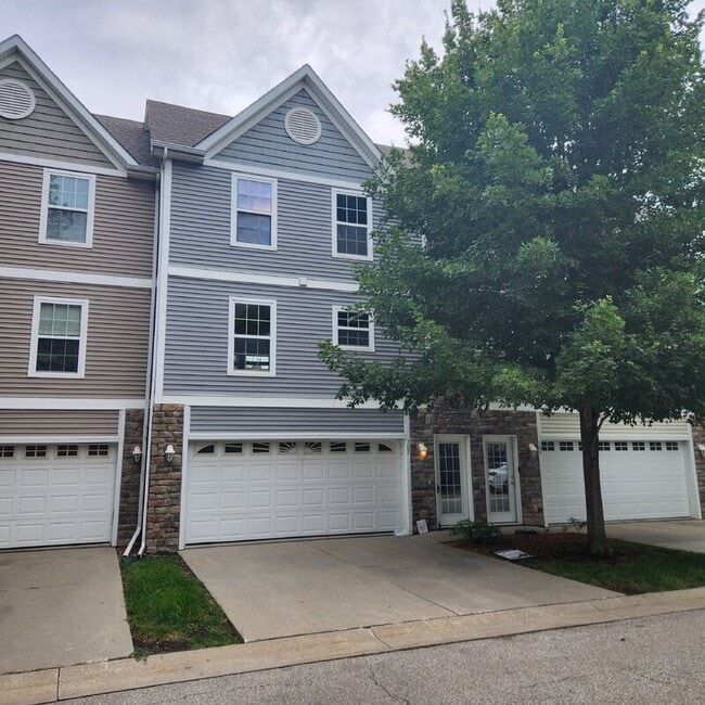 305 NE Kingwood