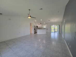 322 SW 23rd St in Cape Coral, FL - Building Photo - Building Photo