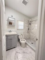 2460 NW 61st St in Miami, FL - Building Photo