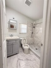 2460 NW 61st St in Miami, FL - Building Photo - Building Photo