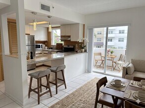 3052 SW 27th Ave in Miami, FL - Building Photo - Building Photo