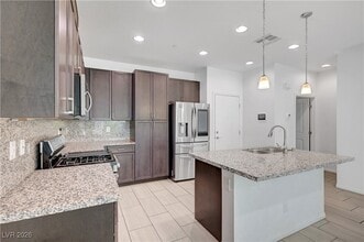 985 Via Lombardi in Henderson, NV - Building Photo - Building Photo