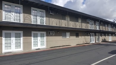 Fairway Apartments in Sacramento, CA - Building Photo - Building Photo