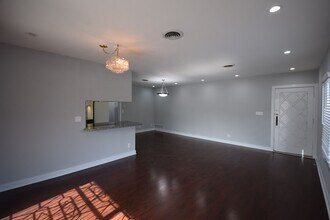 11204 Peach Grove St in Los Angeles, CA - Building Photo - Building Photo