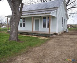 7830 Barbarosa Rd in New Braunfels, TX - Building Photo