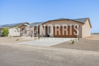 10498 W Carousel Dr in Arizona City, AZ - Building Photo - Building Photo